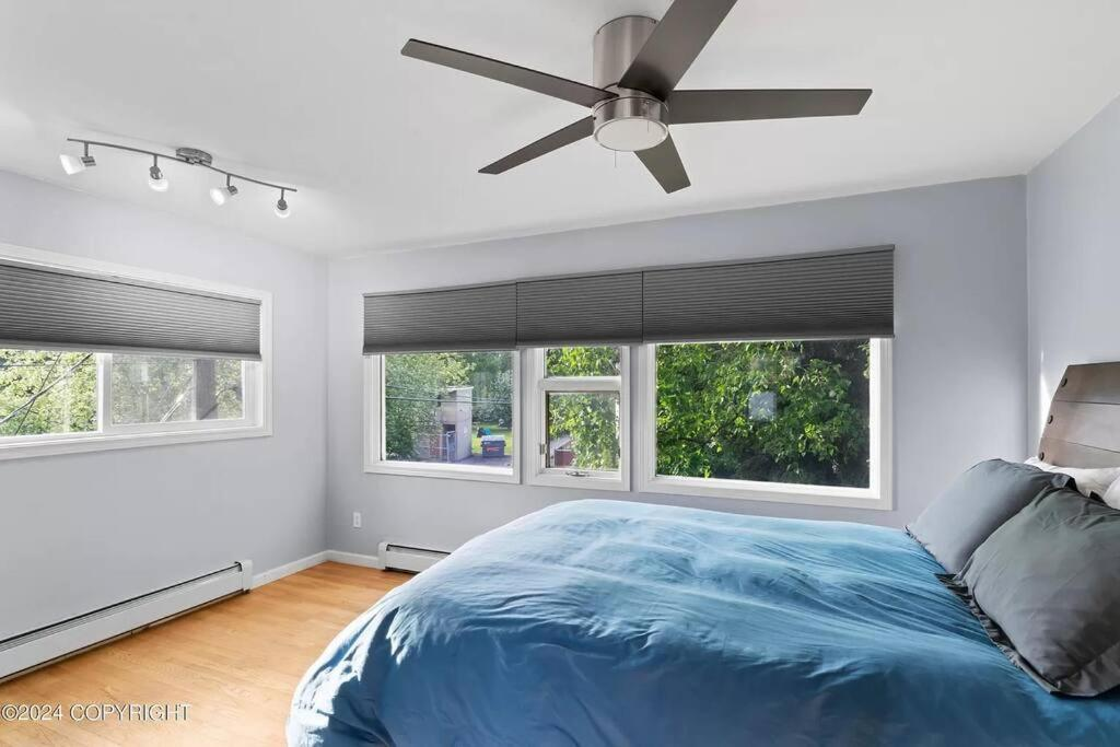 Lower-level private room, Compact But Cozy Too, East 16th Avenue