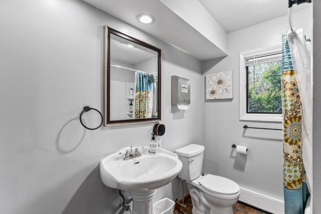 Lower-level private room, Compact But Cozy Too, East 16th Avenue