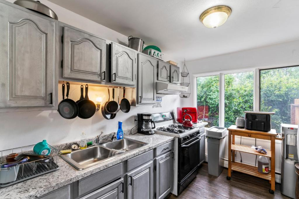 Shared kitchen with coffee machine, Shaligohomes On 16th Ave