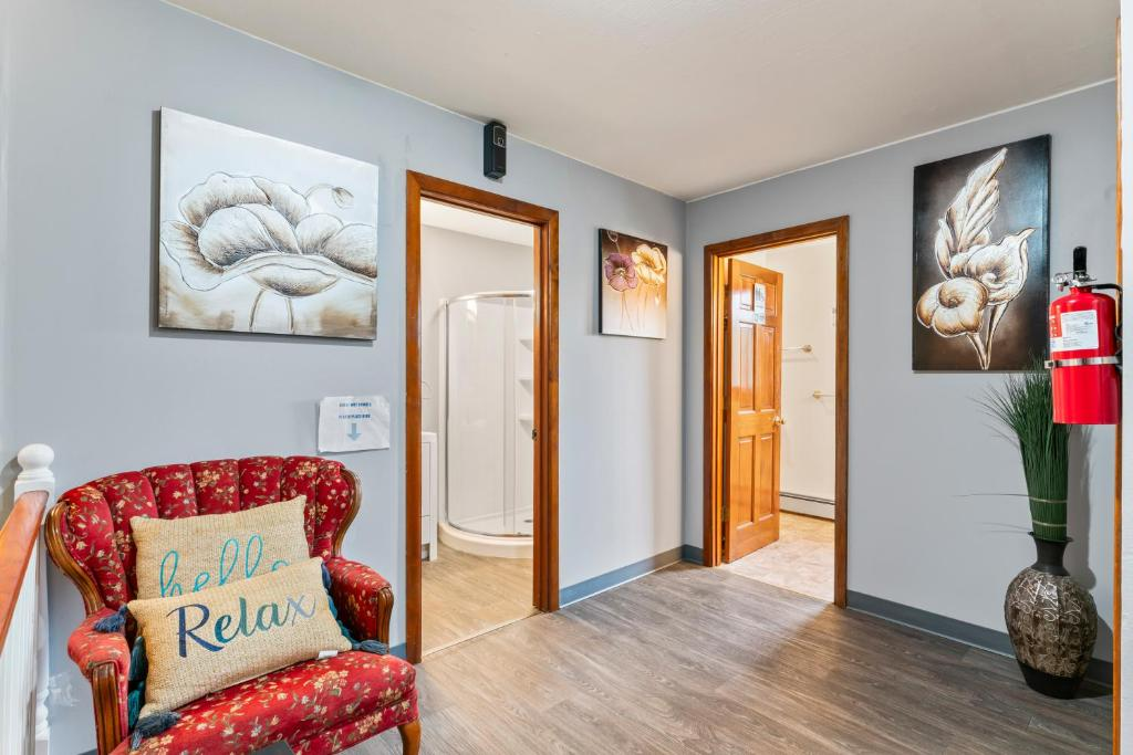 In-unit stacked washer and dryer, East 16th Avenue private room